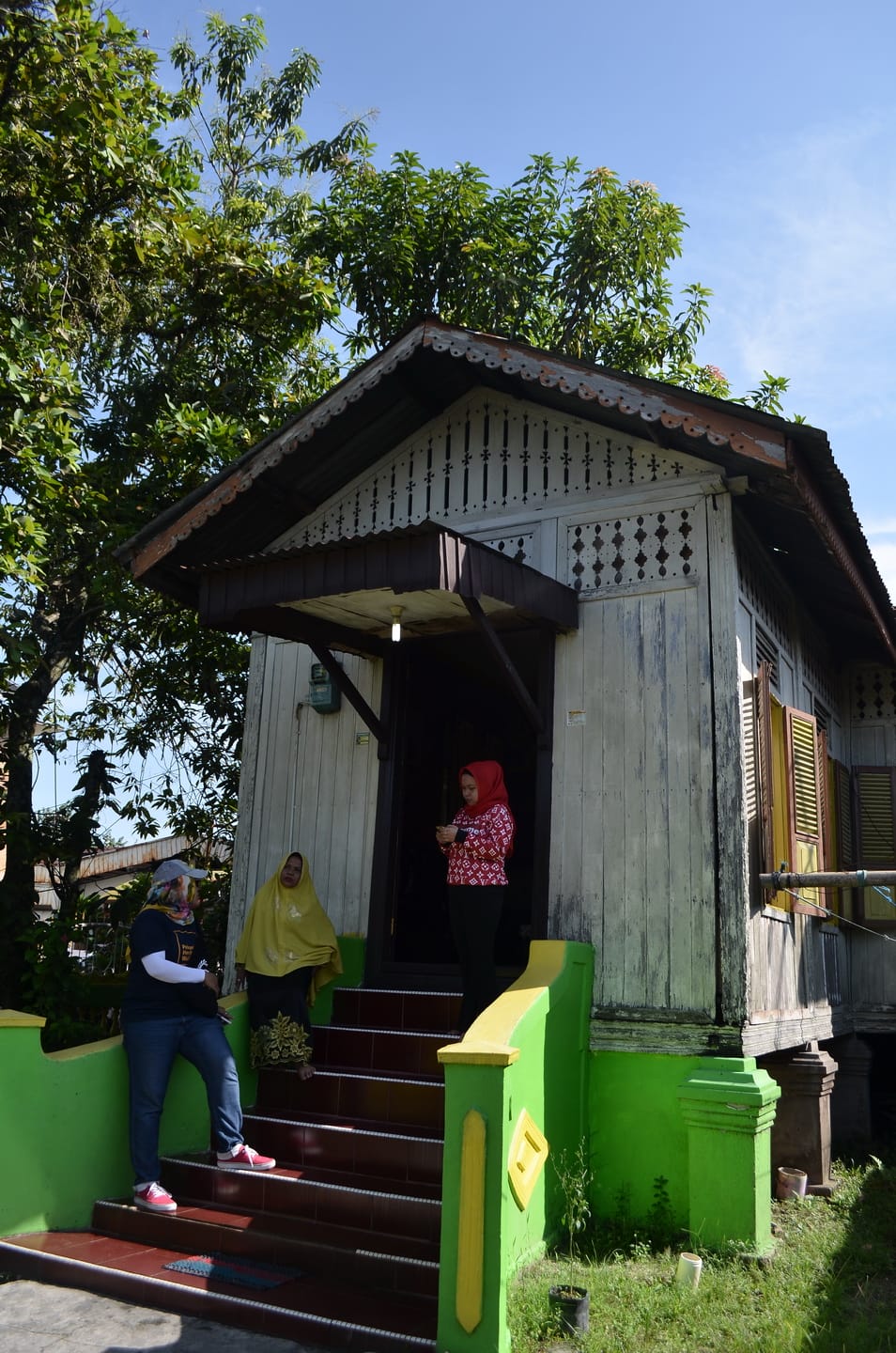 Rumah tua yang masih kokoh. Diperkirakan dibangun pada abad 18