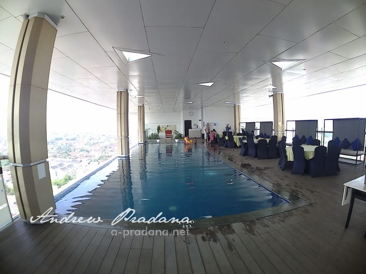 Swimming pool Fox Haris Hotel Pekanbaru