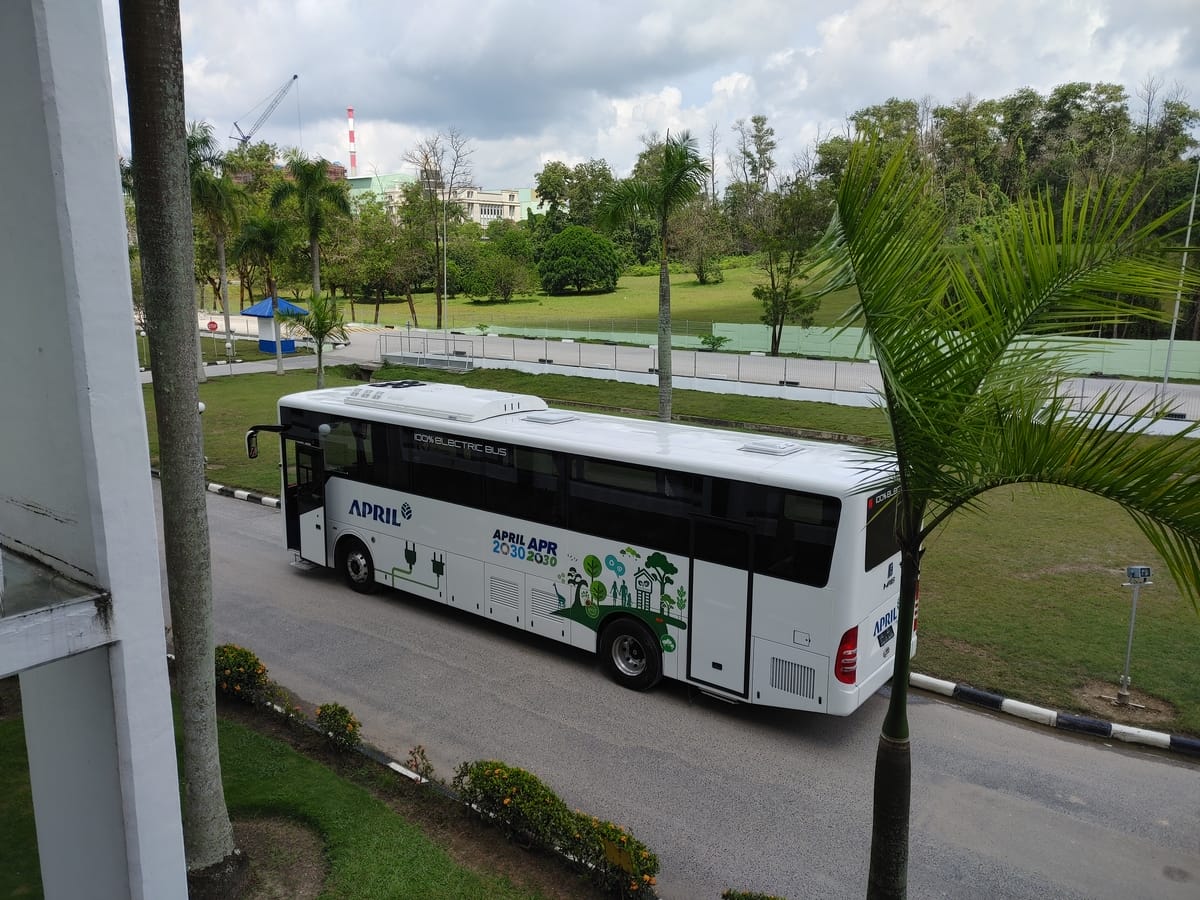 Menilik Komitmen RAPP Dalam Berkelanjutan Melalui Bus Listrik Ramah Lingkungan